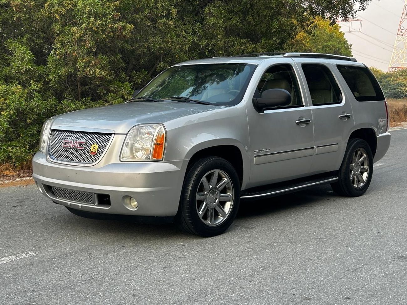 GMC Yukon Denali 6.2L (9 Seater)