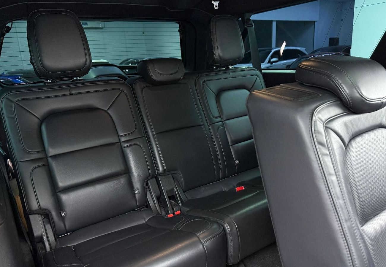 Lincoln Navigator Presidential 3.5L 2019 Lincoln Navigator Presidential, Warranty, Full Lincoln Service History, 8 Sea