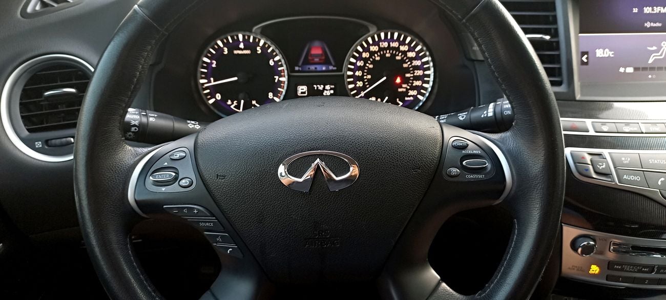 Infiniti QX60 PREMIUM 3.5L V6 AWD 7 SEATER CLEAN AND NEAT PERSONAL VEHICLE