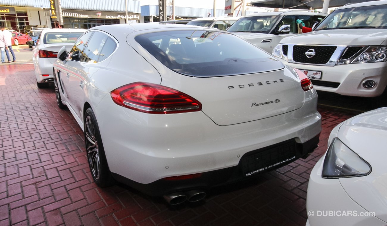 Porsche Panamera 4S 3.0