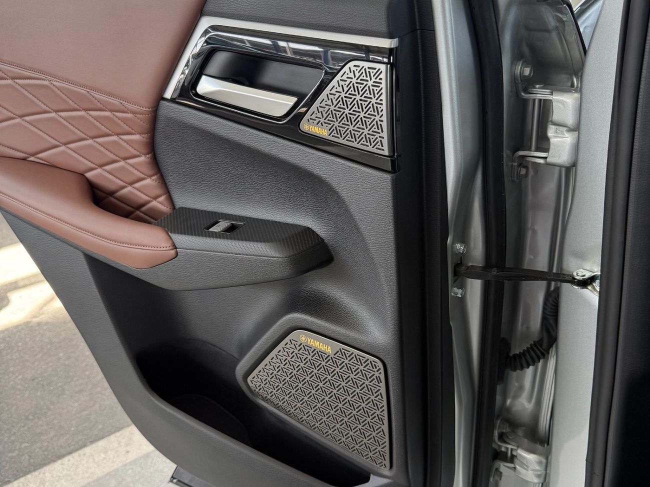 ميتسوبيشي آوتلاندر OUTLANDER 2.5 P-LINE 4WD **EXPORT ONLY**التصدير فقط خارج الخليج**