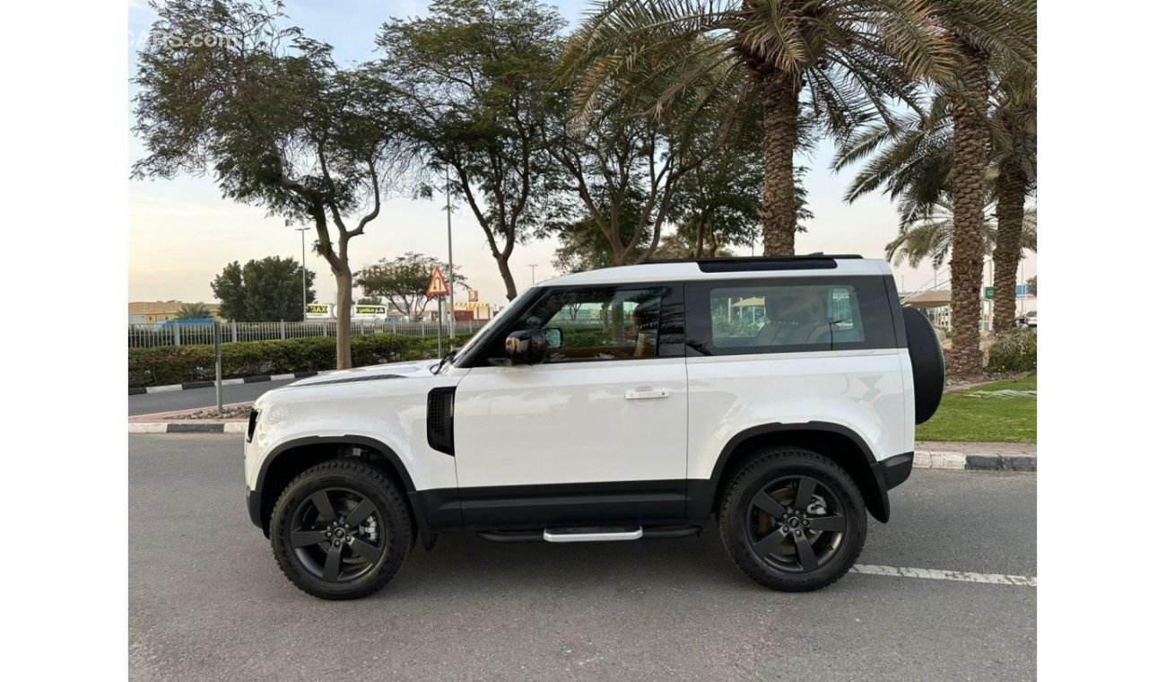 Land Rover Defender 90 SE P300 / GCC Spec / With Warranty & Service