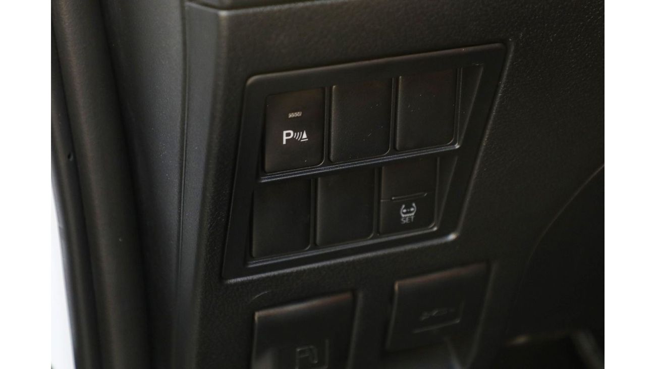 تويوتا هيلوكس تويوتا هيلوكس 4x4 DC 2.8 2023 - رمادي من الداخل عنابي