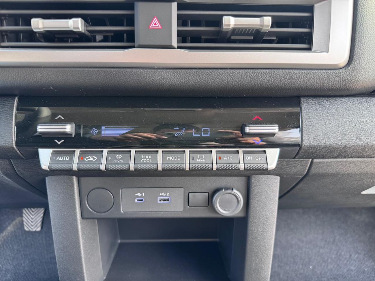 Mitsubishi L200 MITSUBISHI L200 Petrol Double Cabin 4WD 5MT 2.5L GLX -FULL OPTION_Grey