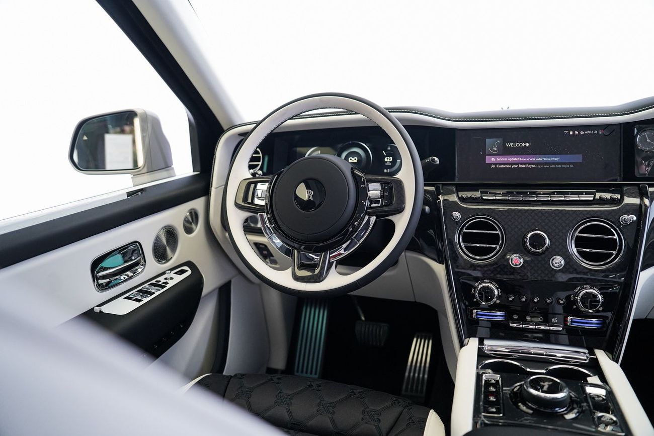 رولز رويس كولينان CULLINAN BLACK BADGE DUALTIY SEATS