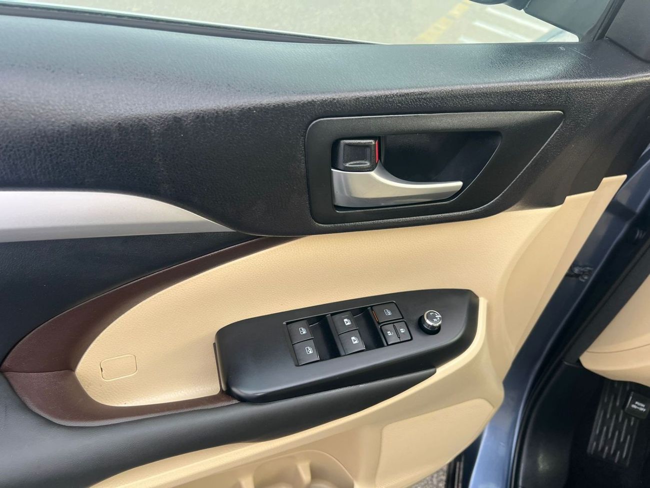 تويوتا هايلاندر 2015 TOYOTA HIGHLANDER XLE - 4x4 - 63500 mileage- SUNROOF 7 SEATER ELECTRIC SEATS -LEATHER SEATS - P