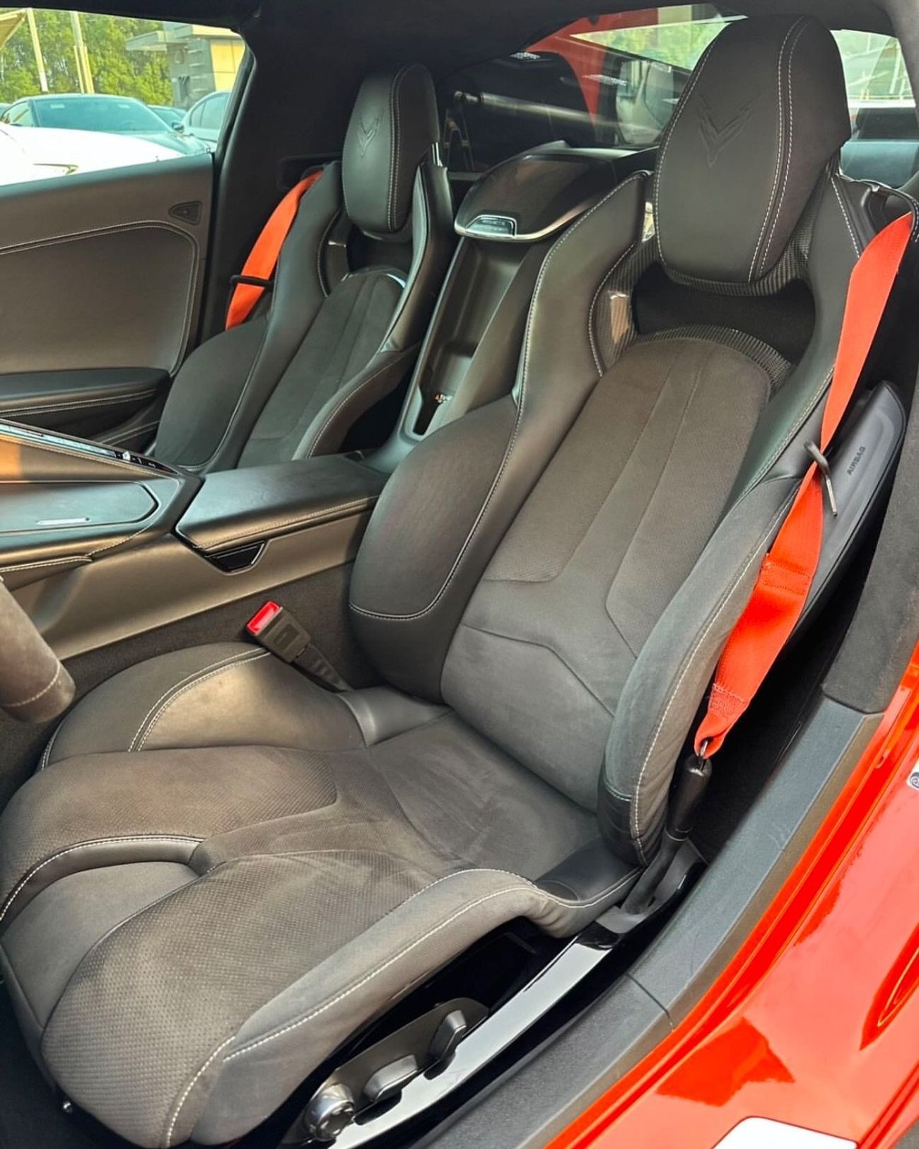 شيفروليه كورفت شفروليه كورفيت C8 3LT 2021 بحالة جدا ممتازة سيتات كومبتشن داخلية الكنتارا بالكامل لون مميز