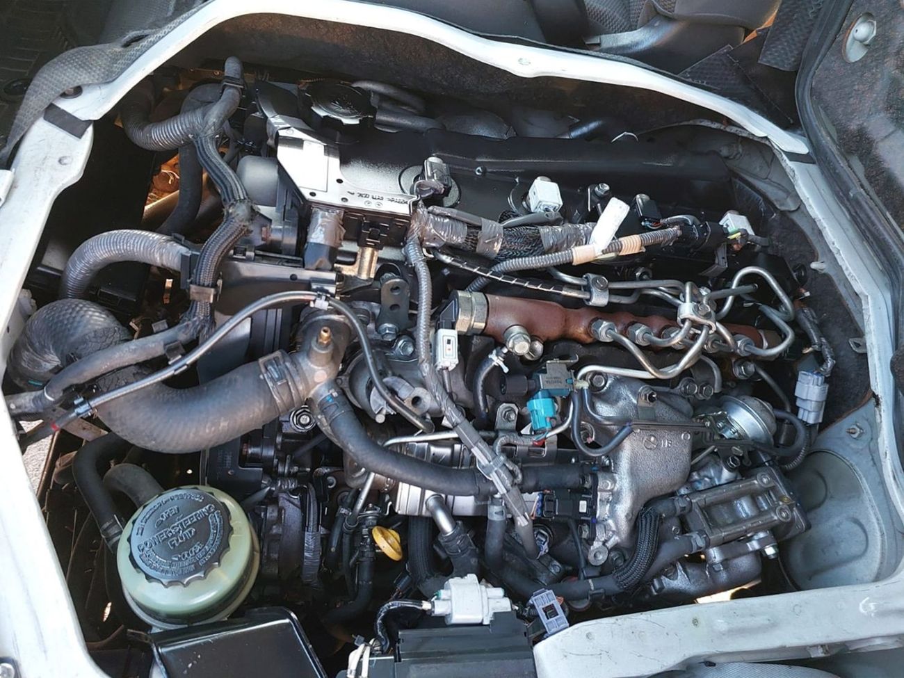 تويوتا هاياس TOYOTA HIACE VAN RHD 2015 MODEL 3.0 L DIESEL MANUAL(PM96484)