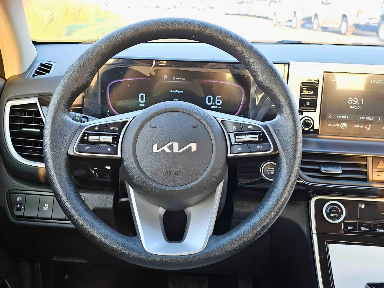 Kia Seltos DUAL TONE, 1.5L V4 PETROL, WITHOUT SUNROOF, DVD+ CAMERA (CODE # 68091)