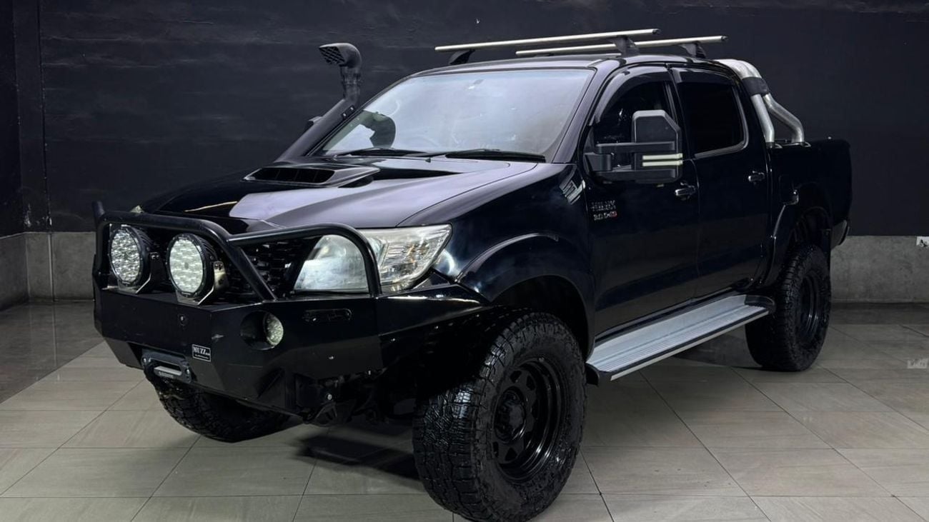 Toyota Hilux DL Diesel Engine 3000 CC ,Automatic Gear ,2015 Model ,Only For Export Available