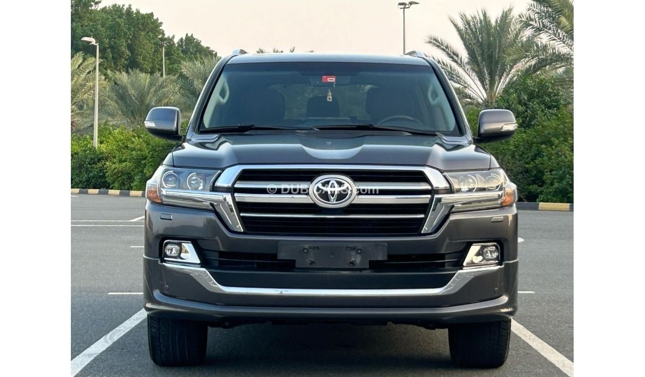 Used Toyota Land Cruiser GXR 2019 for sale in Sharjah - 684282