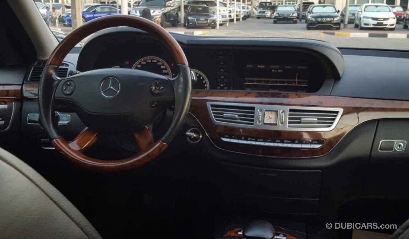 مرسيدس بنز S 350 مرسيدس S350 موديل 2006 ياباني ماشيه 70الف فقط السياره بحاله ممتازه ولا تحتاج اي مصروف