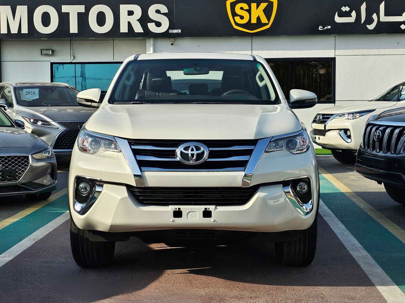 تويوتا فورتونر EXR V4/ 4WD/ DVD REAR CAMERA/ LEATHER SEATS/ LOT# 96570