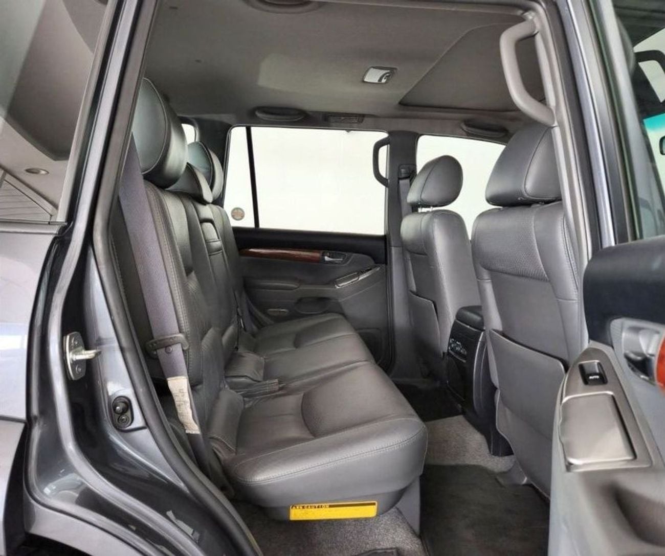 Toyota Prado VX LIMITED V6 4.0L-6CYL - FULL OPTION - ORIGINAL CONDITION - COMPLETE AGENCY MAINTAINED AL FUTTAIM