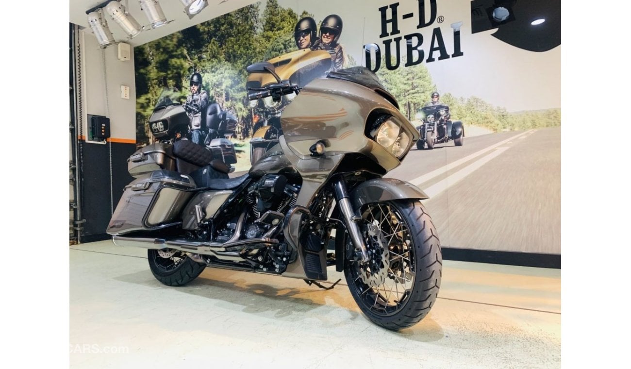 هارلي ديفيدسون CVO Road Glide Special / GCC / One Owner / Loaded with Extras / One of a kind.