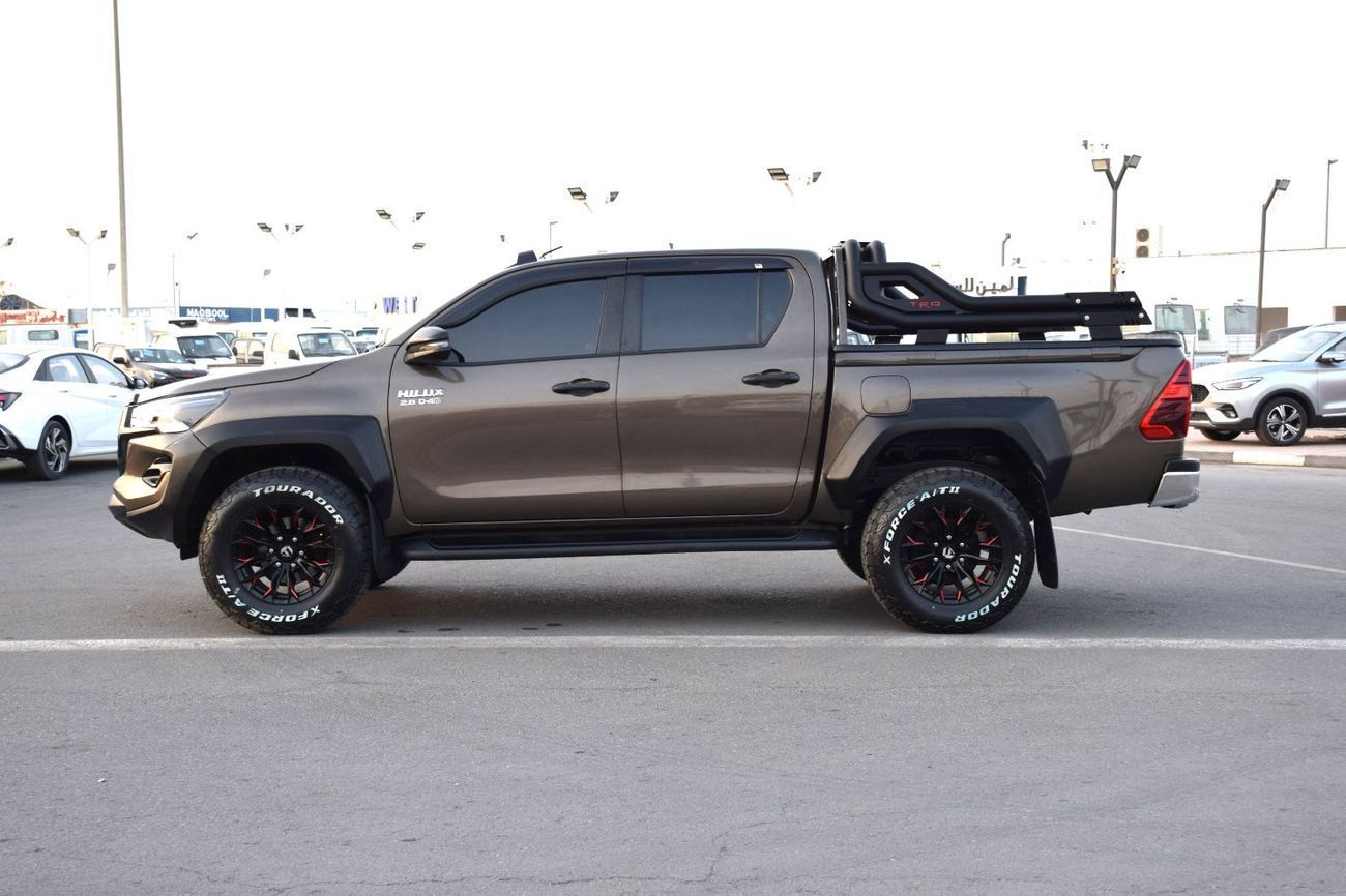 تويوتا هيلوكس 4X4 Diesel 2.8L (Right Hand)