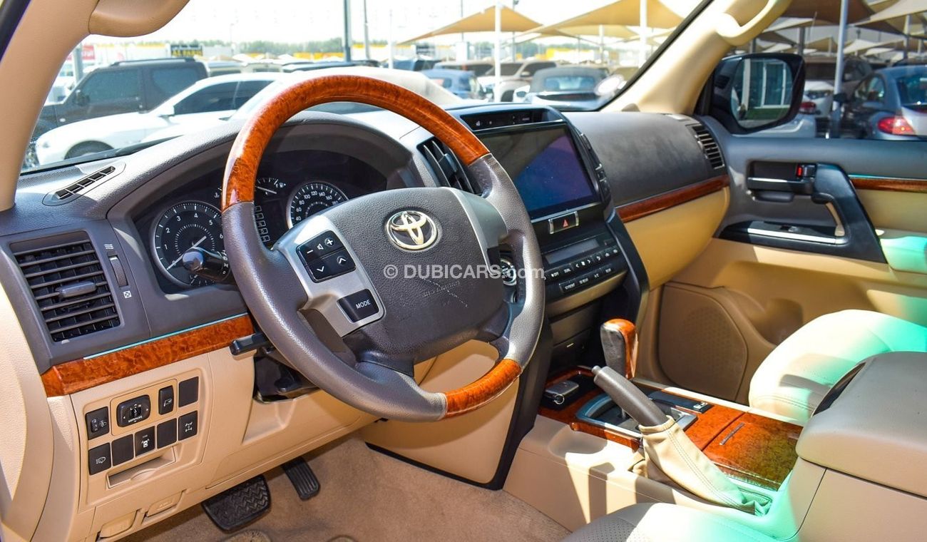 Toyota Land Cruiser GXR V8