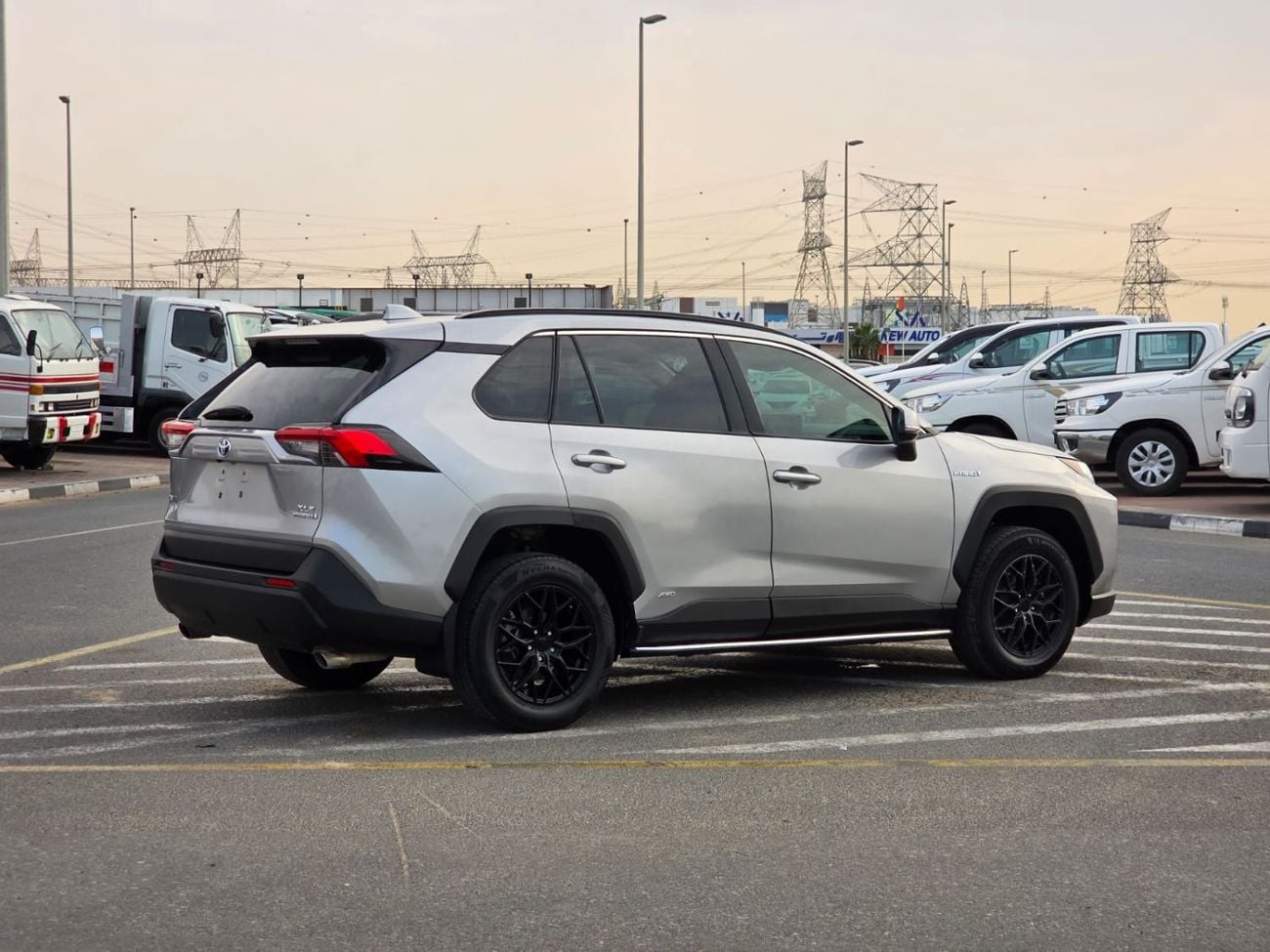 تويوتا راف ٤ 2.5L XLE Hybrid