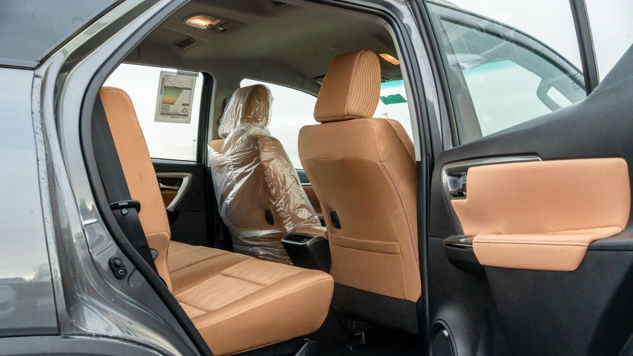 تويوتا فورتونر VXR 2026 Toyota Fortuner VX 4.0L AT Petrol (Gray-Tan)
