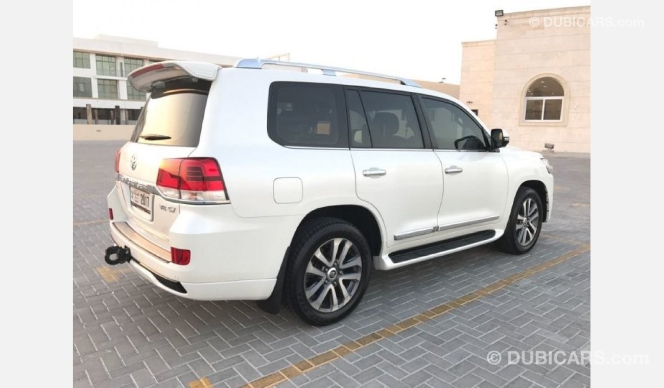 Toyota Land Cruiser VXR 5.7