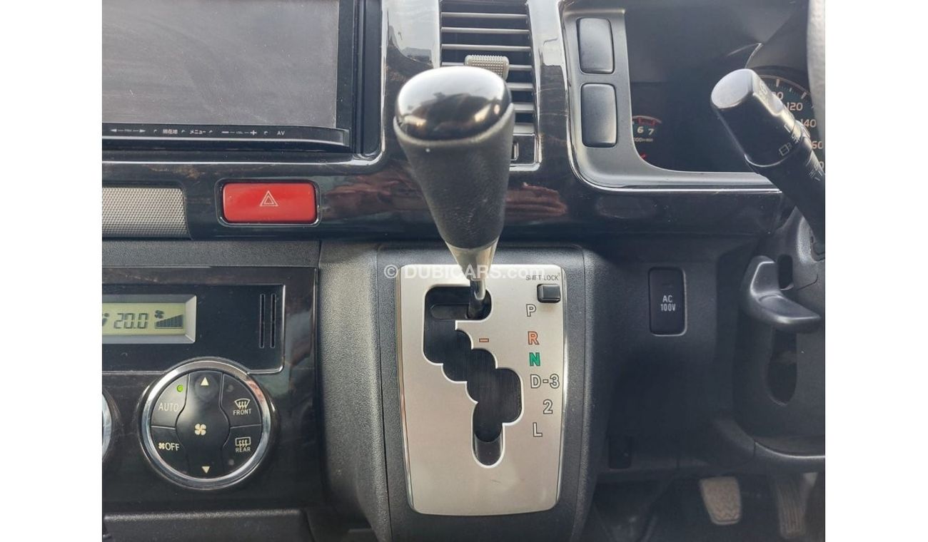 تويوتا هاياس TOYOTA HIACE VAN RIGHT HAND DRIVE(PM30696)