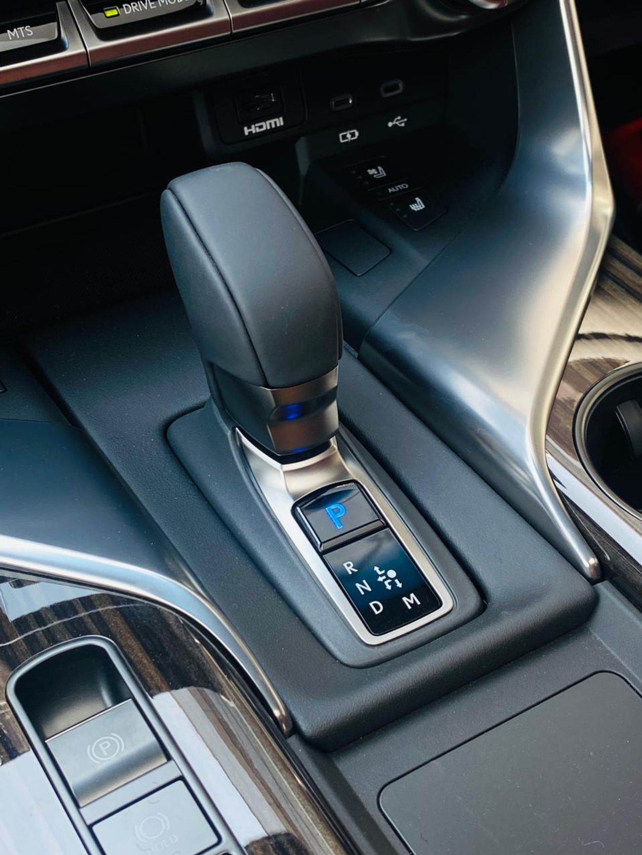 لكزس LX 700h Signature