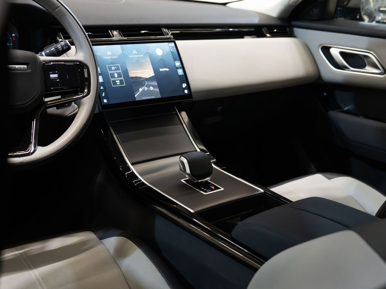 لاند روفر رينج روفر فيلار - R-DYNAMIC P250 | 2025 | AL TAYER | 5 YRS WARRANTY | LOW MILEAGE | PERFECT CONDITION