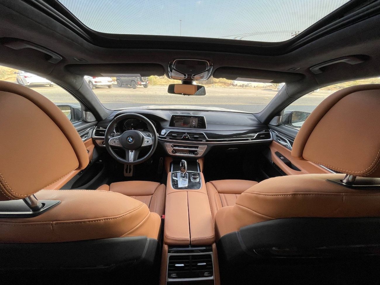 BMW 750i M PACKAGE / V8 TT 4.4L / PANORAMIC SUNROOF / 360 CAMERA / BIG SEATS / 20” RIMS / LOW MILEAGE