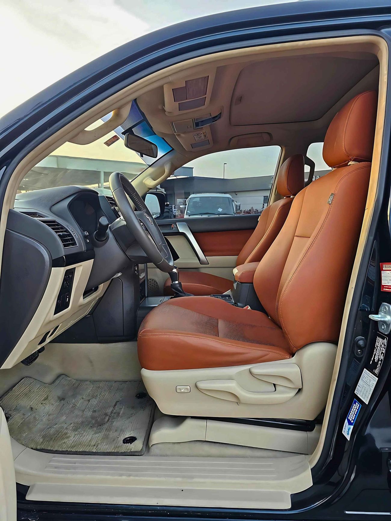 تويوتا برادو GXR / SUNROOF / BACK TYRE / LEATHER SEATS / LOW MILEAGE / ONLY FOR EXPORT / LOT# 204703