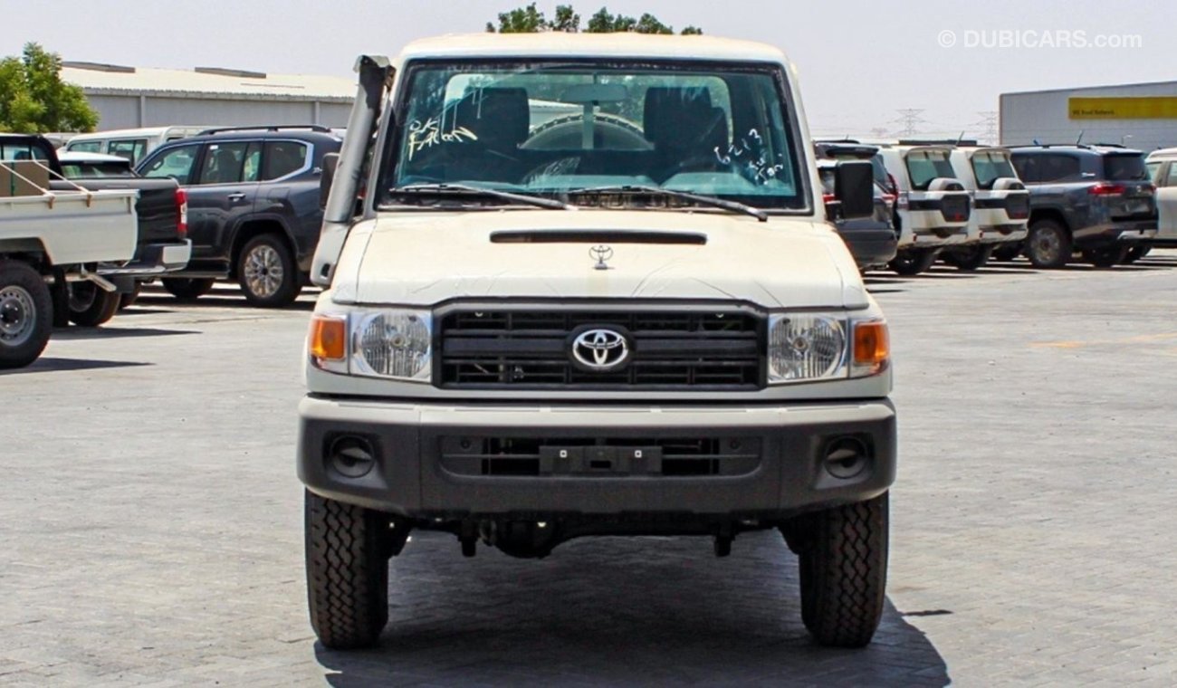 تويوتا لاند كروزر بيك آب 79 4.5L V8 DC TURBO DIESEL - 6-SEATER MT