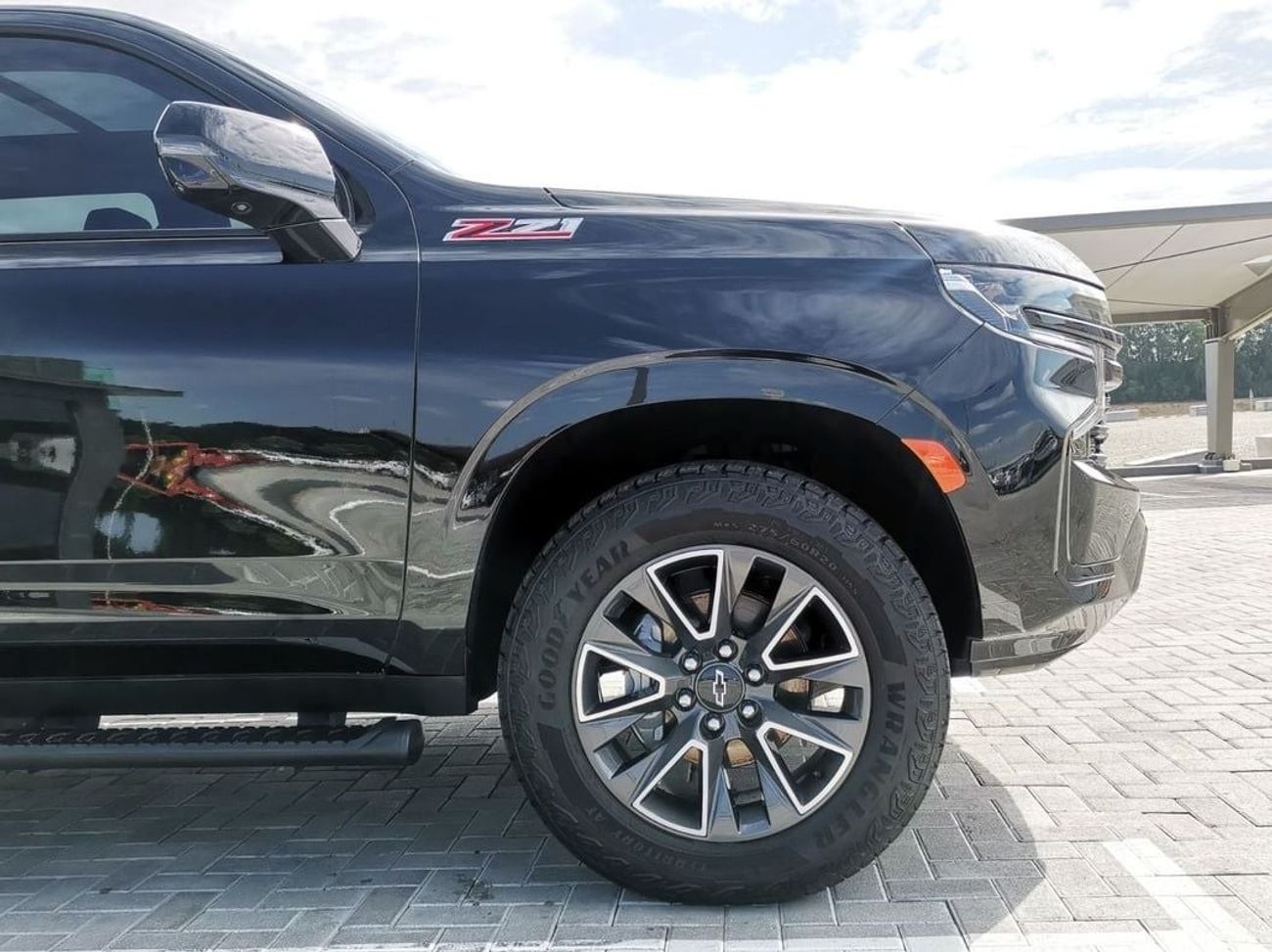 Chevrolet Suburban Chevrolet Z71 Suburban - 2023 - Black