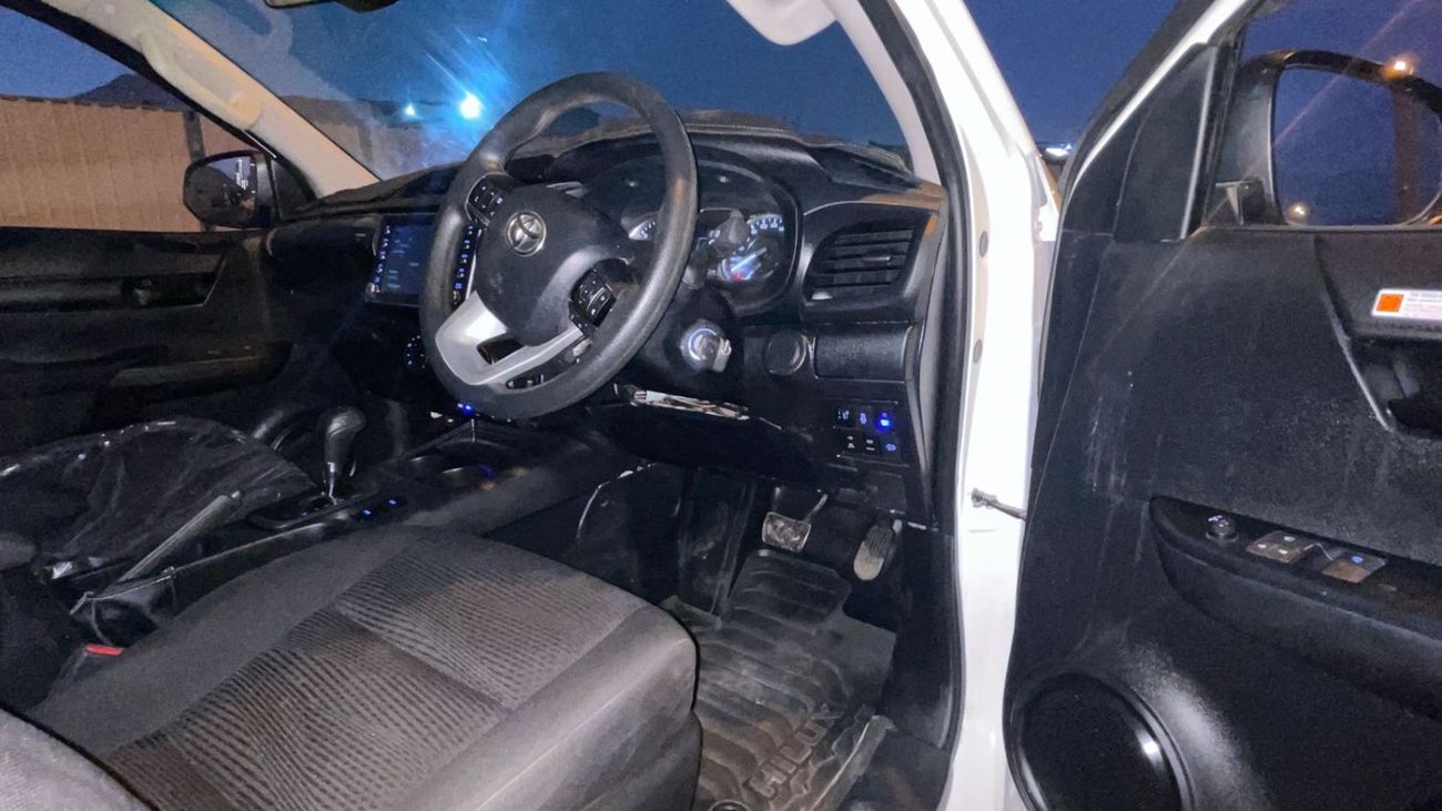 Toyota Hilux DIESEL 2.8 LITER  ,RIGHT HAND DRIVE ,AUTOMATIC GEAR