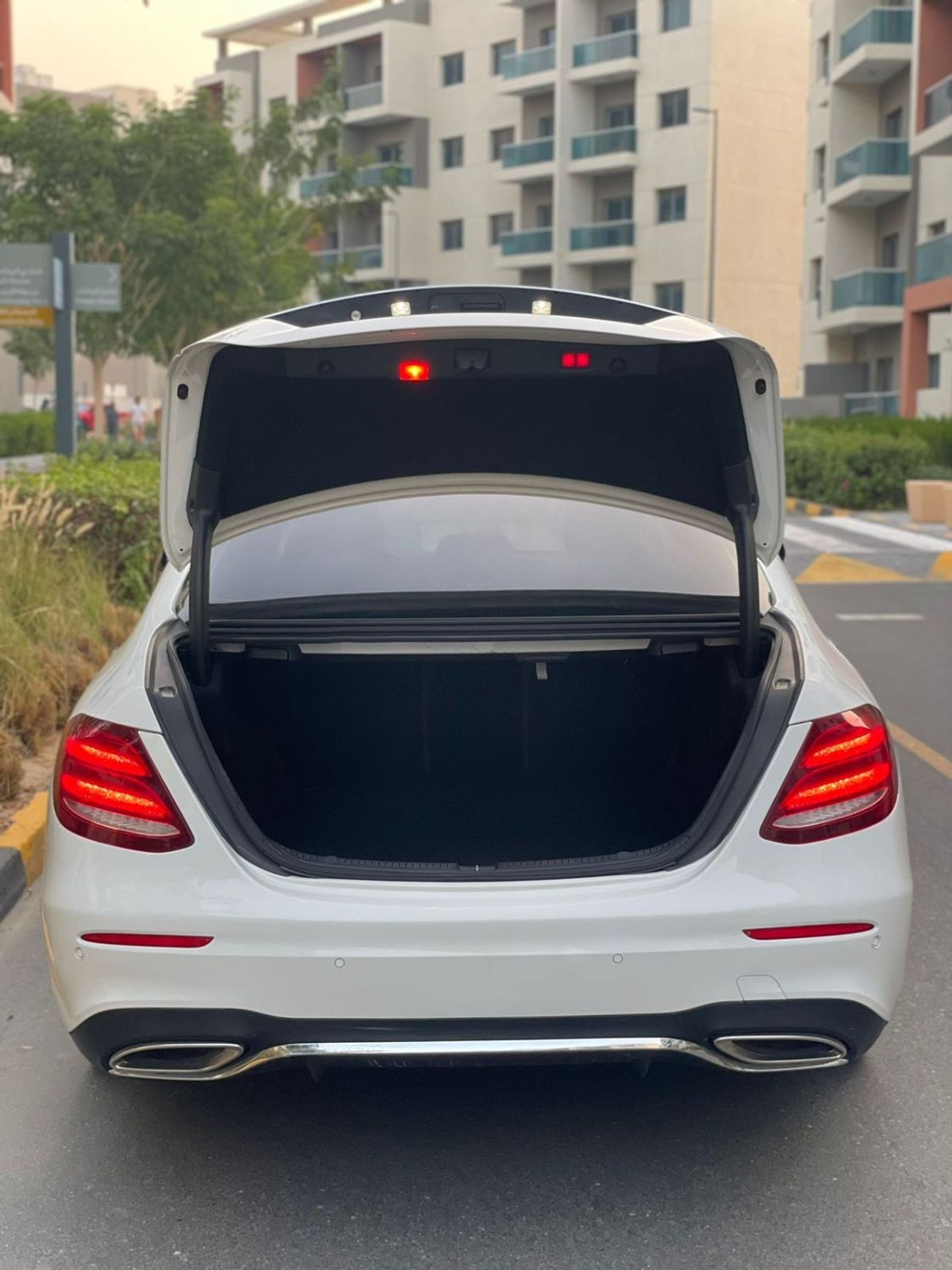 Mercedes-Benz E300 2017 Mercedes Benz E 300 4Matic Full Option 2.0L V4 Turbo Full Option With Sensors and Radar -