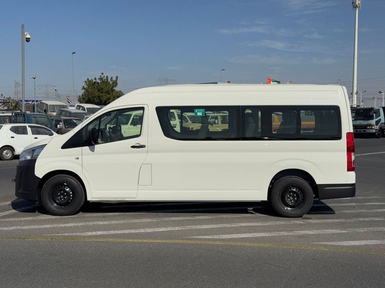 تويوتا هاياس GL 2026 Toyota Hiace 2.8L Diesel M-T Passenger Black Bumper GCC Spec