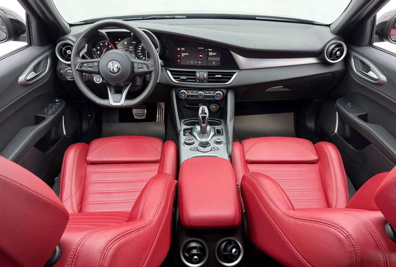 ألفا روميو جوليا 2023 Alfa Romeo Giulia Veloce Q2, 2027 Alfa Romeo Warranty + Service Pack, Very Low Km, GCC