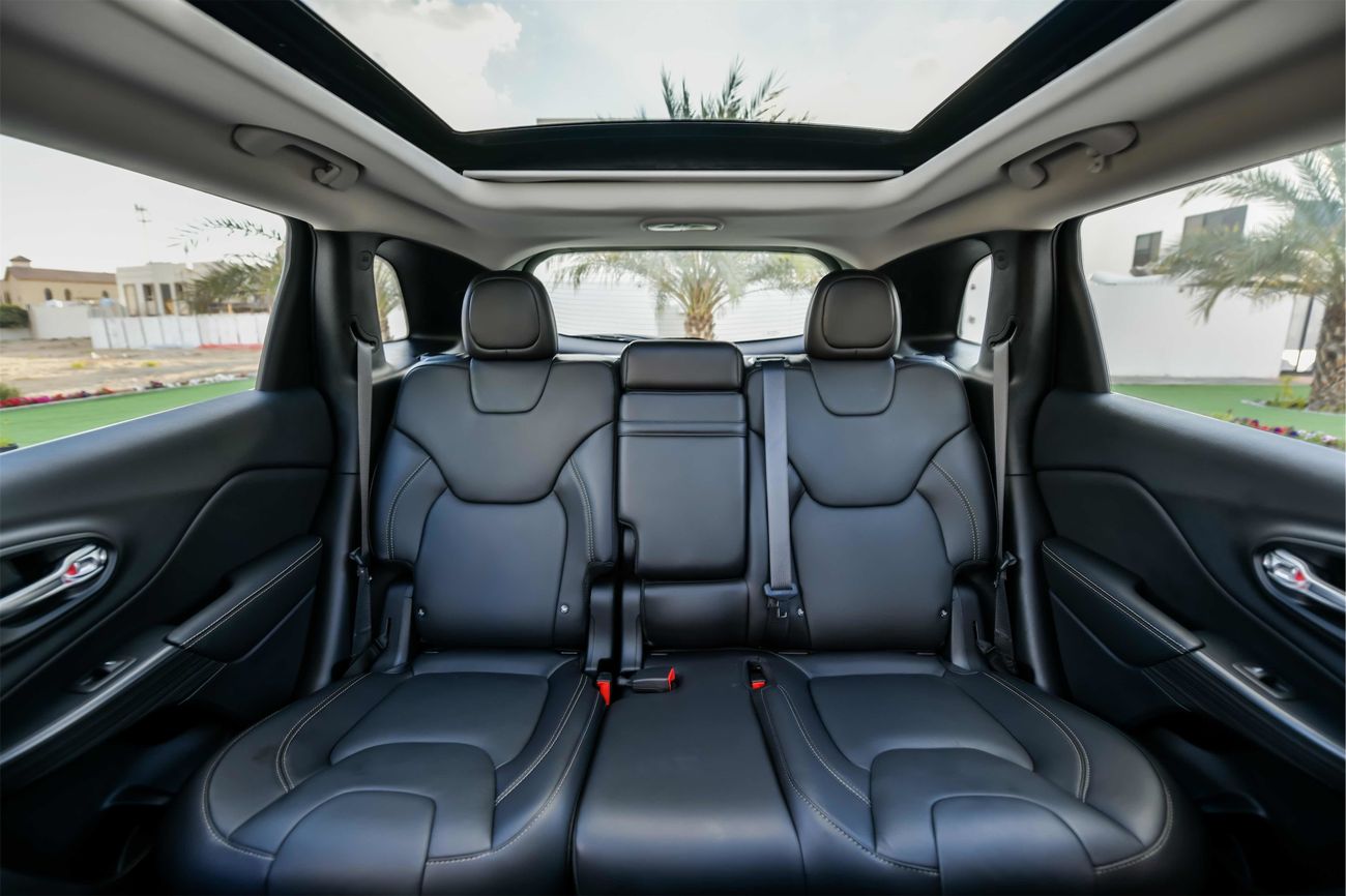 Jeep Cherokee 3.2L V6 Limited - 2016 - 7000 Kms Only! - AED 1,938 PM - 0 Downpayment