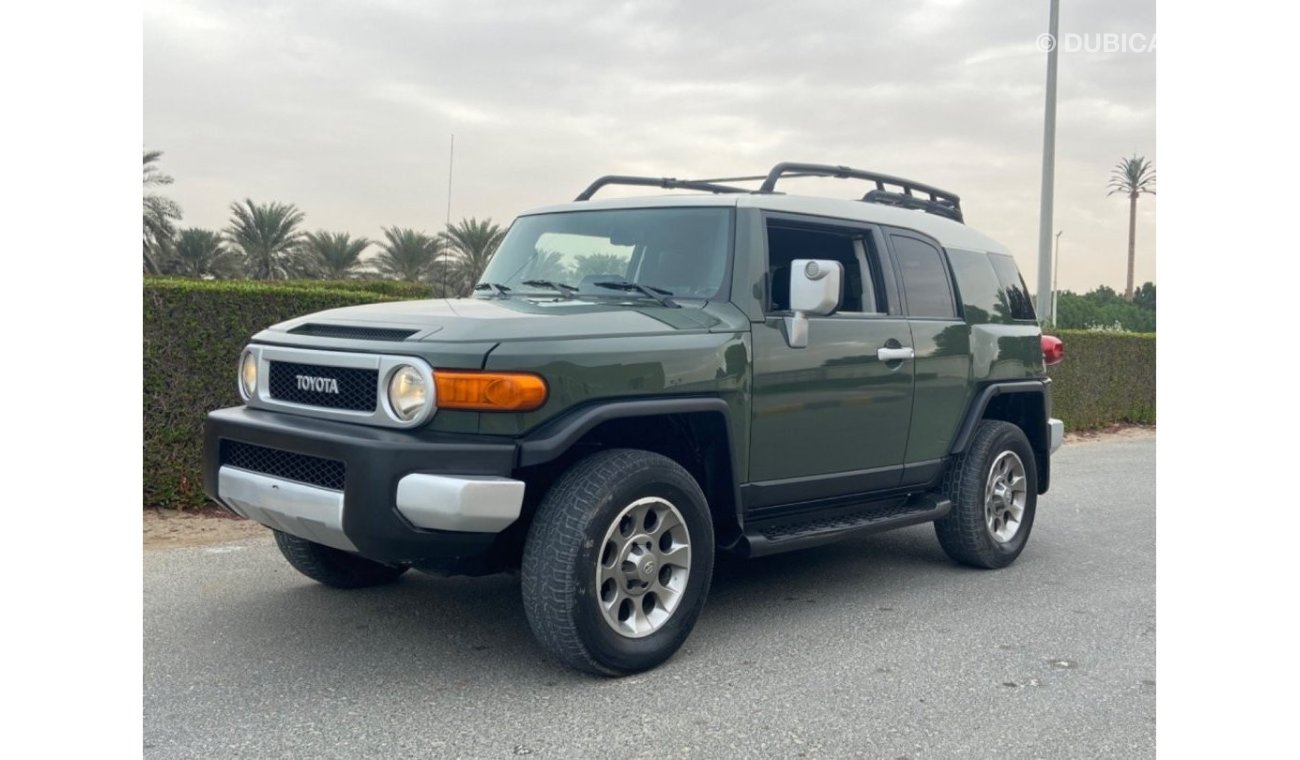 Toyota FJ Cruiser Toyota FG model 2012 USA 5 seat Very celen car  - AED 47,000 KM 210,000 call 00971527887500