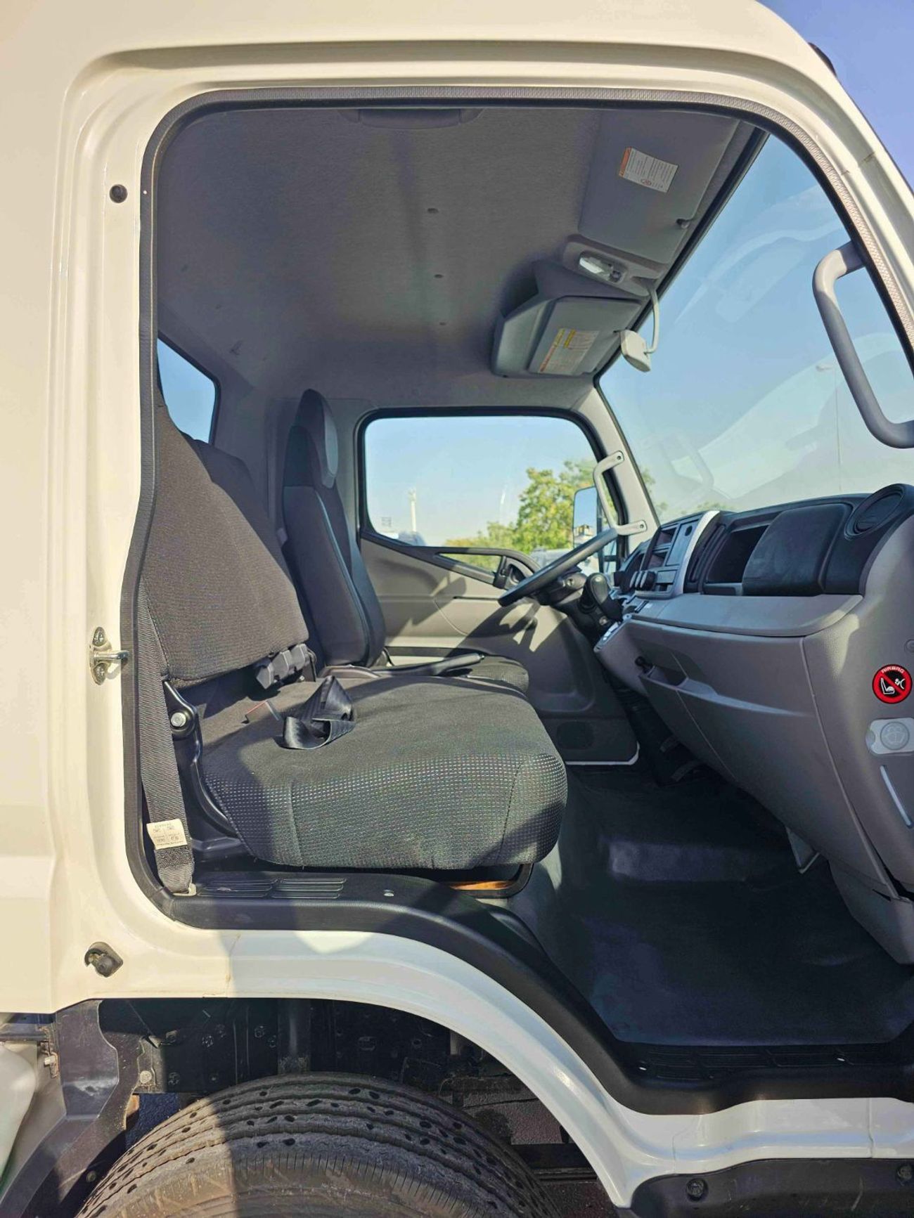 Mitsubishi Fuso Canter CHASSIS EURO 5 / A/T /  3.8L V6 DIESEL / 3 STR / CODE # CHASSIS