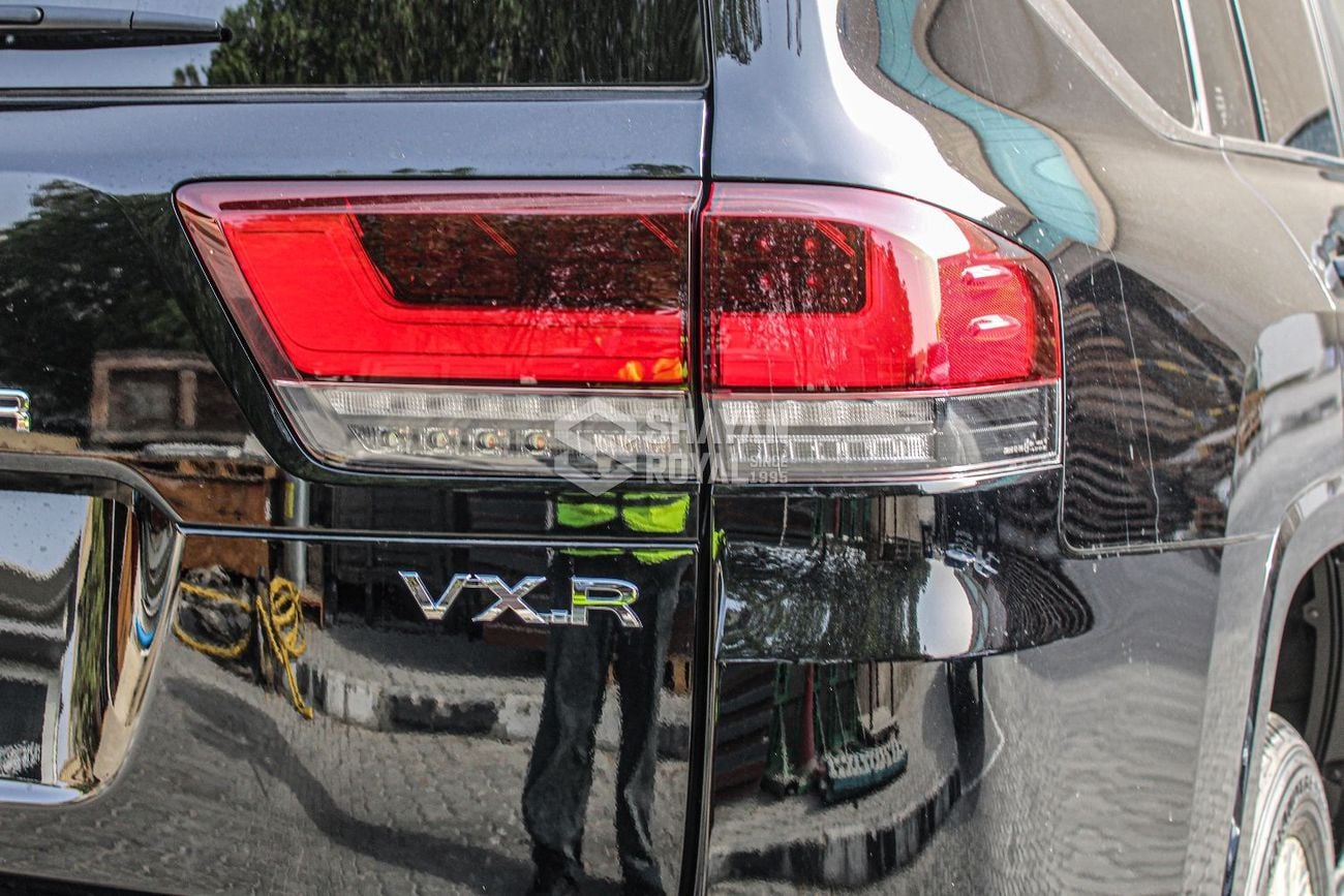 تويوتا لاند كروزر LHD LC300 3.5L PETROL AT 4WD V6 VXR 7S 2025MY