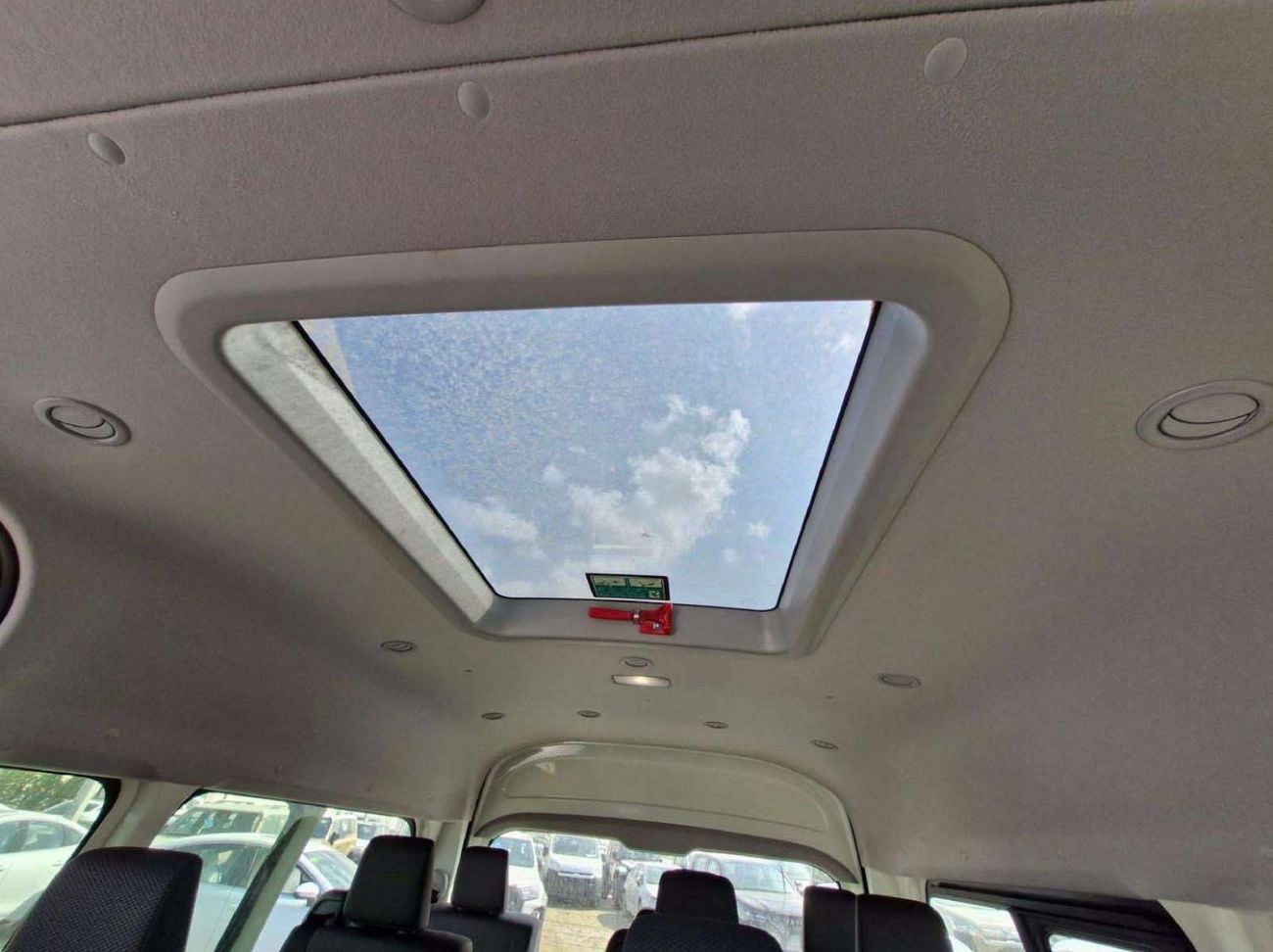 Toyota Hiace 2.8L DSL 13 SEATS HIGHROOF WITH SUNROOF AND DOOR HANDLE SAUDI SPECS