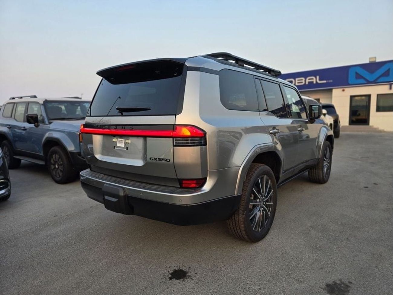 لكزس GX550 Luxury + 6 Seater Full Option  * Export Price *