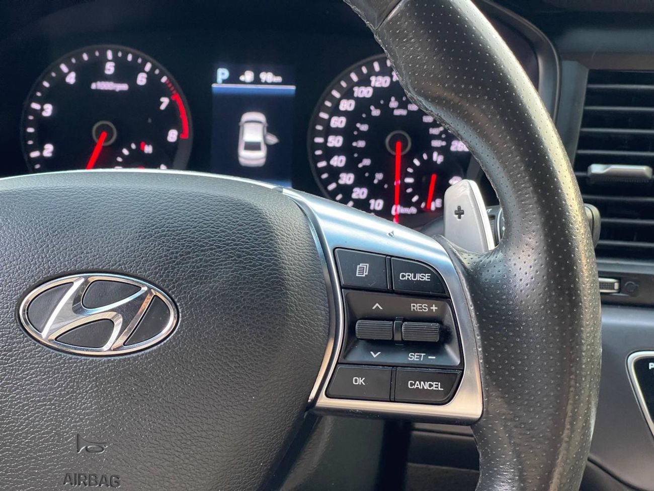 هيونداي سوناتا رياضي / محرك 2.4 لتر V4 / كامل المواصفات / فتحة سقف / زجاج أمامي / دخول وتشغيل بدون مفتاح / نظيف للغ