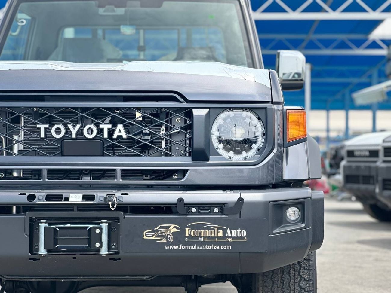 تويوتا لاند كروزر بيك آب S/C LC79 2.8 لتر ديزل أوتوماتيك // 2026 // كاملة المواصفات مع رادار، ثلاجة، قفل تفاضلي، مشغل DVD وكا