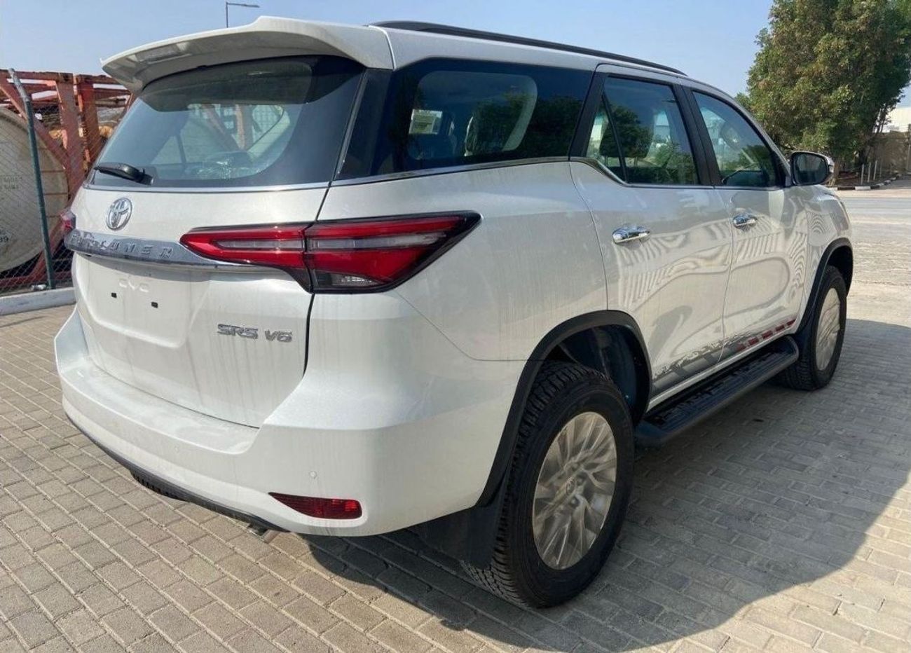 تويوتا فورتونر TOYOTA FORTUNER 4.0L 4x4 V6 HI 6 cylnders automatic