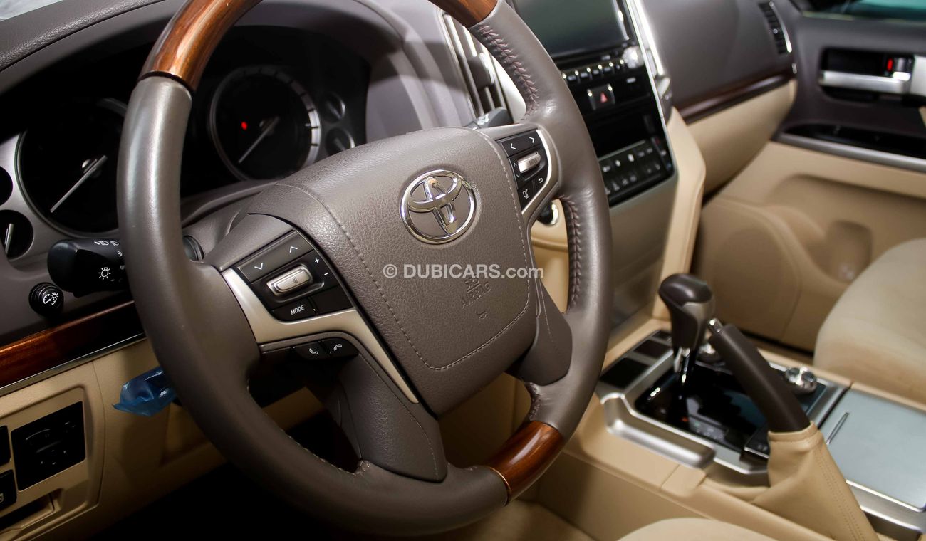 Toyota Land Cruiser VXR 5.7 V8