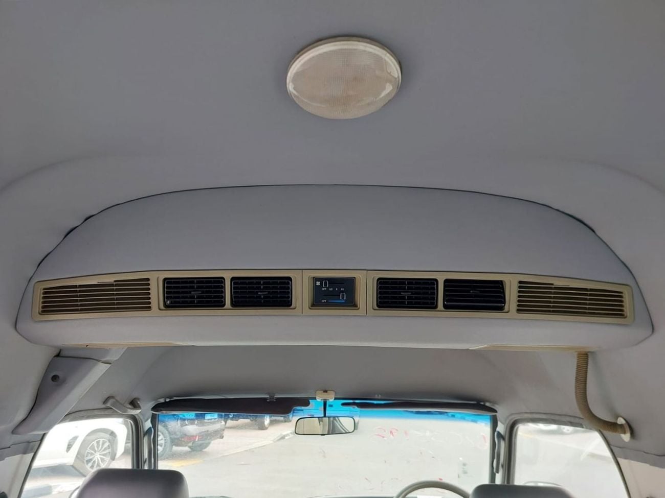 تويوتا هاياس TOYOTA HIACE VAN RHD 2000 MODEL 2.4 L PETROL MANUAL(PM02940)