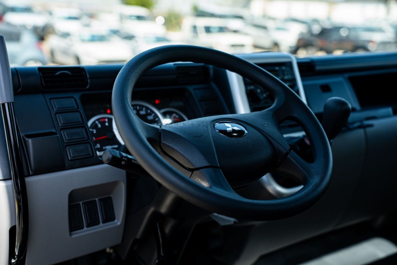 Mitsubishi Canter Van