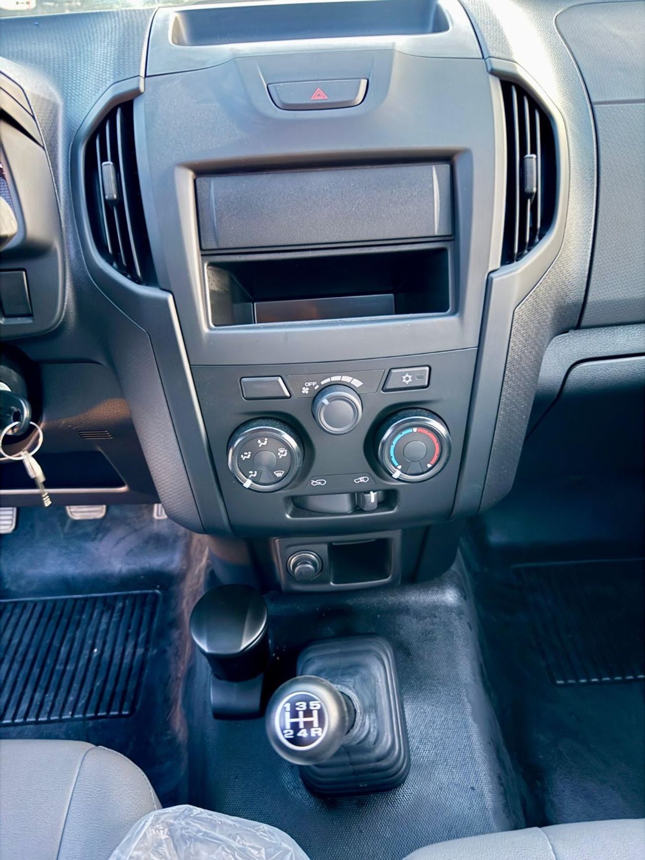 Isuzu DMax ISUZZ -D-MAX - SiNGLE CAB - 4x2 - 2.5L - DiESEL - BLACK