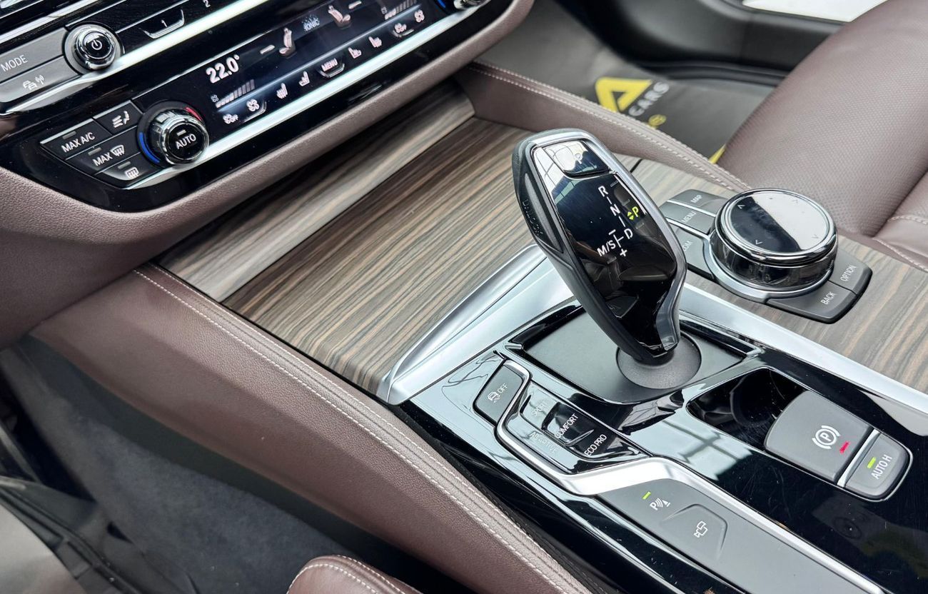 BMW M550i Std 4.4L 2018 BMW 550i xDrive M-Sport, Oct 2027 BMW Service Contract, BMW Service History, GCC