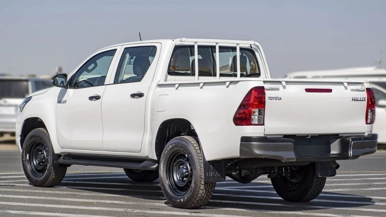 تويوتا هيلوكس GL HILUX 2.4L MED OPTION